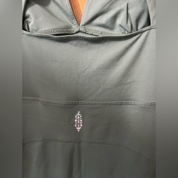 Free People Green V-Neck Jumpsuit with Full-Length Silhouette M - Picture 5 of 8